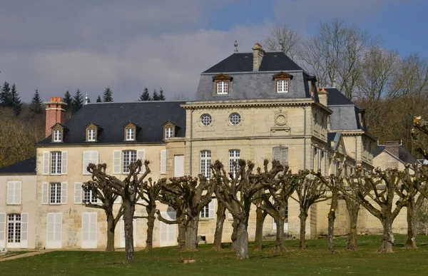 Serans, Frankrijk - maart 14 2016: het schilderachtige dorpje — Stockfoto