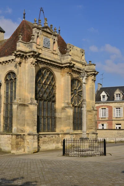 Magny en Vexin, Francia - 14 de marzo de 2016: la iglesia — Foto de Stock