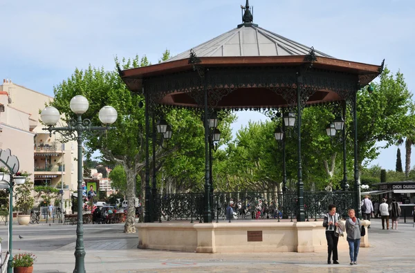 Sanary sur mer, Frankreich - 20. April 2016: die malerische Stadt — Stockfoto