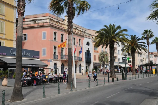 Sanary-sur Mer, Francie - 20 Duben 2016: malebné město — Stock fotografie