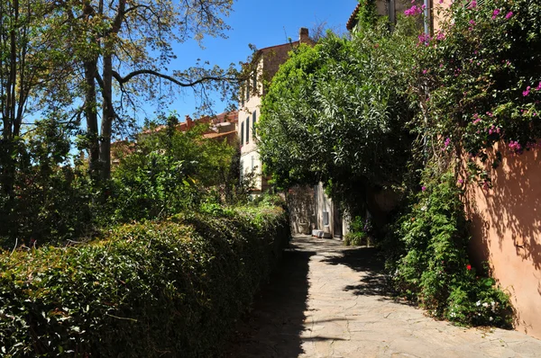 Bormes les Mimosas, France - april 18 2016 : the picturesque old — Stock Photo, Image