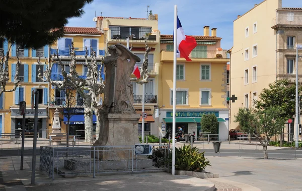 Bandol, França - 20 de abril de 2016: a pitoresca cidade — Fotografia de Stock