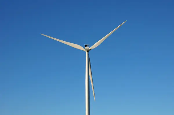 Bourgogne, Franța - 13 aprilie 2016: turbină eoliană — Fotografie, imagine de stoc