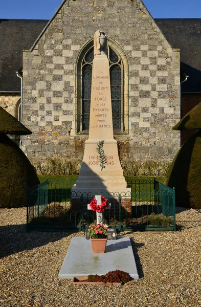 Fleury la Foret, Francia - 15 de marzo de 2016: el monumento a la guerra — Foto de Stock