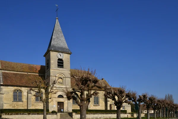 Commeny, Francia - 14 marzo 2016: chiesa gotica — Foto Stock