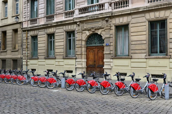 Lyon, franz - 13. april 2016: öffentlicher fahrradverleih — Stockfoto