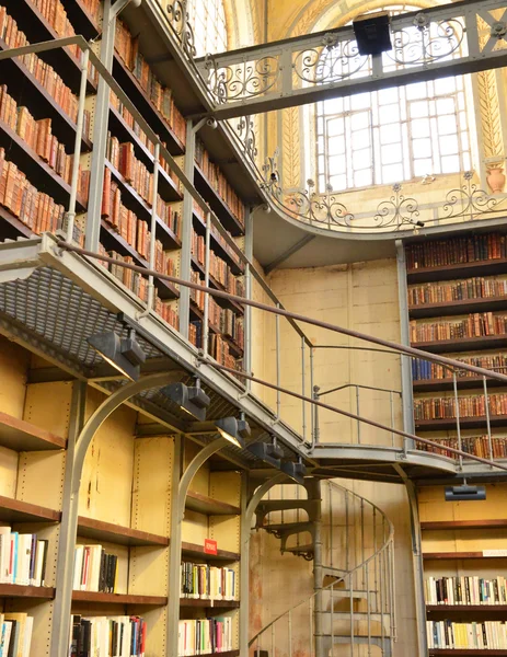 Martinica, pintoresca biblioteca Schoelcher de Fort de France en —  Fotos de Stock