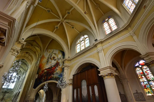 Triel sur Seine, França - 12 de abril de 2016: Igreja de Saint Martin — Fotografia de Stock