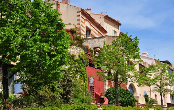 Le Castellet, Francia - 20 aprile 2016: il pittoresco villaggio — Foto Stock