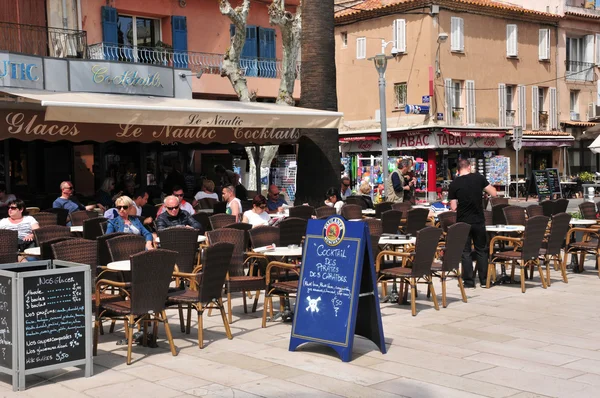 Bandol, Francia - 20 de abril de 2016: la pintoresca ciudad —  Fotos de Stock