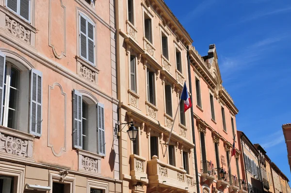 Saint Tropez; Francie - 18 duben 2016: malebné staré město s — Stock fotografie