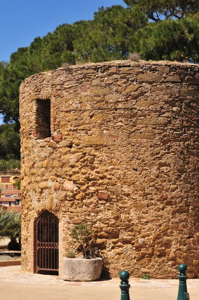 Bormes les Mimosas, France - april 18 2016 : the picturesque old — Stock Photo, Image