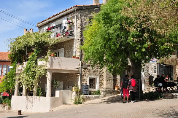 Le Castellet, Francia - 20 aprile 2016: il pittoresco villaggio — Foto Stock