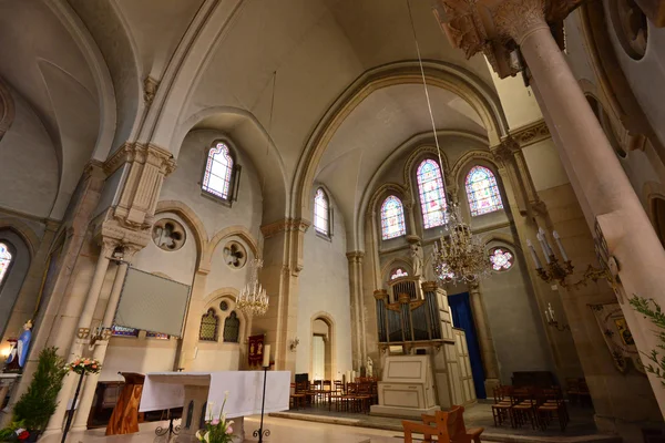 Rambouillet-πληροφορίες για Ταξίδια, Εκδρομές και Αξιοθέατα-Μαι 6 2016: Εκκλησία Αγίου Lubin — Φωτογραφία Αρχείου