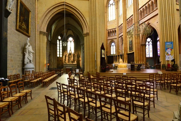 Дижон, Франция - 22 апреля 2016 года: собор — стоковое фото