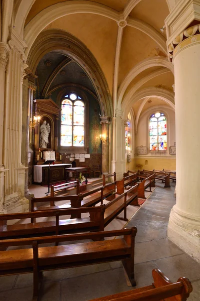 Triel sur Seine, Francia 12 de abril de 2016: Iglesia de San Martín — Foto de Stock
