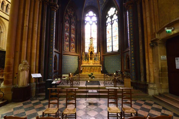 Dijon, Francia - 22 de abril de 2016: catedral — Foto de Stock