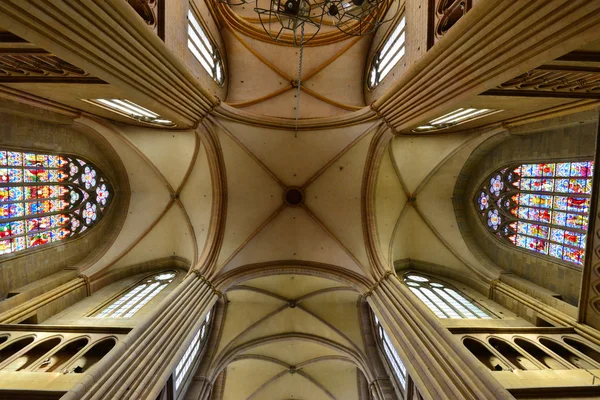 Dijon, Francja - kwietnia 2016 22: Katedra — Zdjęcie stockowe