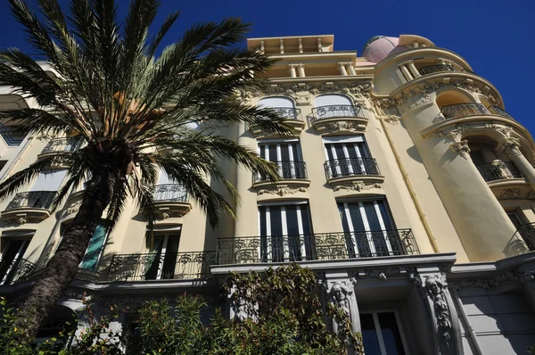 Nice, France - april 19 2016: The Promenade des Anglais — стокове фото