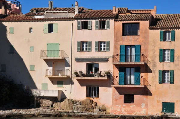 Saint-Tropez; frankreich - 18. april 2016: malerische alte stadt in s — Stockfoto