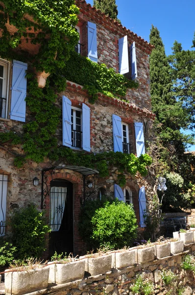 Гримо, Франция - 16 апреля 2016 года: историческая деревня — стоковое фото