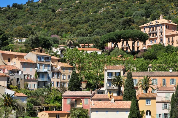 Bormes les Mimosas, France - 18 апреля 2016 года: живописный старый — стоковое фото