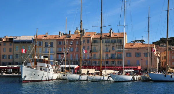 Saint-Tropez; frankreich - 18. april 2016: malerische alte stadt in s — Stockfoto