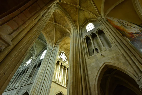 Triel sur Seine, Francia 12 de abril de 2016: Iglesia de San Martín — Foto de Stock