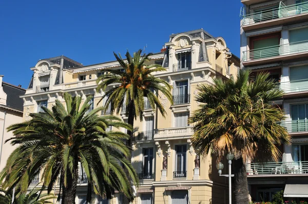 Nice, France - april 19 2016 : the Promenade des Anglais — Stock Photo, Image