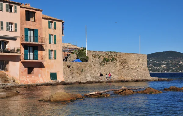 Saint Tropez; Frankrijk - april 18 2016: pittoreske oude stad in s — Stockfoto