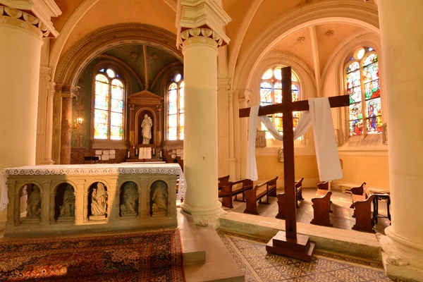 Triel sur Seine, Francia 12 de abril de 2016: Iglesia de San Martín — Foto de Stock