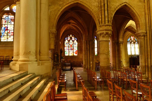 Triel sur Seine, Francie - 12 duben 2016: kostel svatého Martina — Stock fotografie