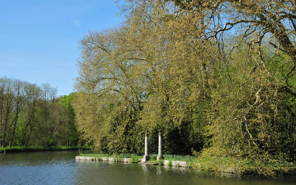 Rambouillet, France - mai 6 2016 : castle park — Stock Photo, Image