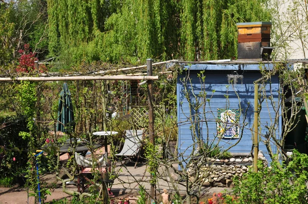 Verneuil sur Seine, França - mai 2 2016: o jardim de colocação — Fotografia de Stock