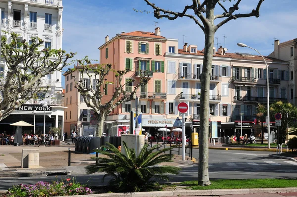 Cannes, França - 15 de abril de 2016: a pitoresca cidade — Fotografia de Stock