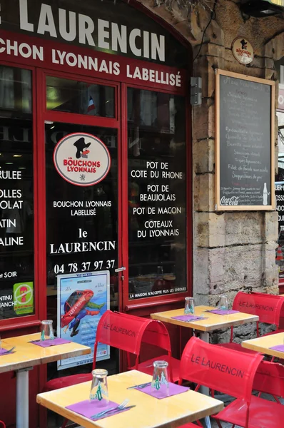 Lyon, France - april 13 2016: restaurant — Stock Photo, Image