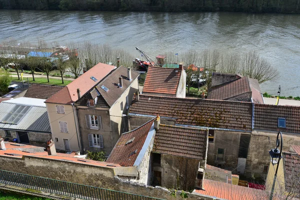 Conflans Sainte Honorine, Francie – 4. dubna 2016: staré město — Stock fotografie