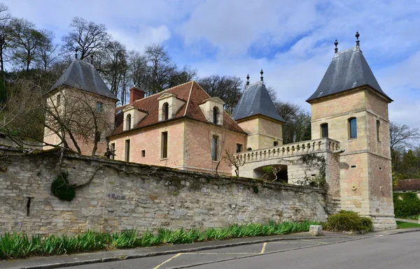 Медан, Франція - 4 квітня 2016: замок навесні — стокове фото