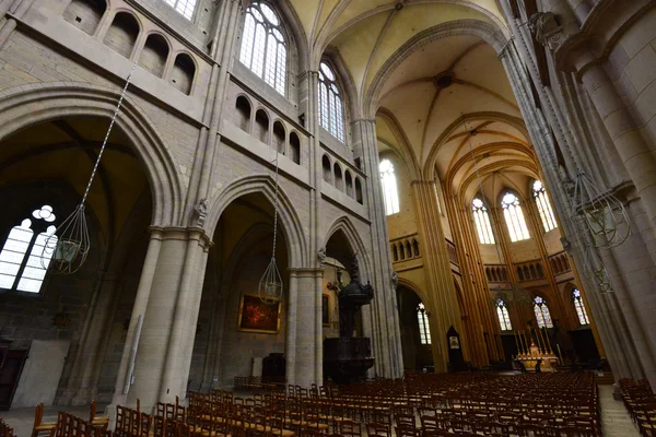 Dijon, Francia - 22 de abril de 2016: catedral — Foto de Stock