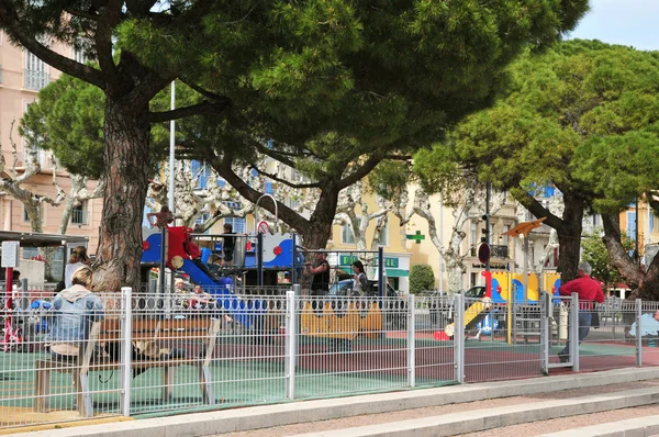 Bandol, França - 20 de abril de 2016: a pitoresca cidade — Fotografia de Stock