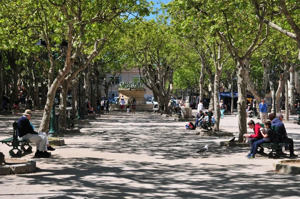 Saint Tropez; França - 18 de abril de 2016: pitoresca cidade velha em s — Fotografia de Stock