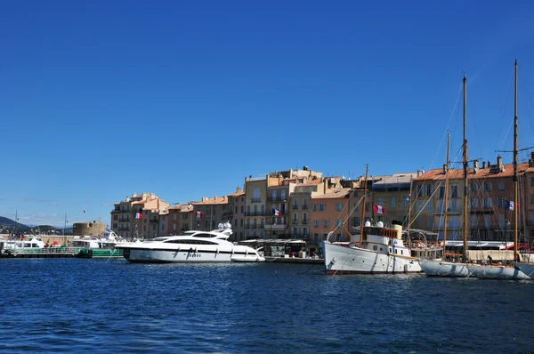 Saint Tropez; France - april 18 2016 : picturesque old city in s — Stock Photo, Image