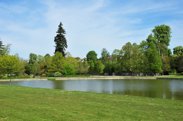 Rambouillet, Francia - 6 maggio 2016: parco del castello — Foto Stock