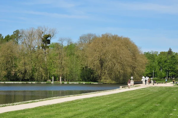 Rambouillet, Francia - 6 maggio 2016: parco del castello — Foto Stock