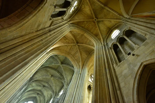 Triel sur Seine, Frankrijk - april 12 2016: Saint Martin Kerk — Stockfoto