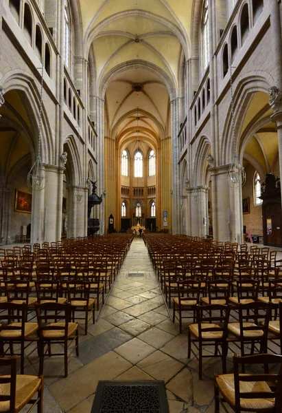 Dijon, Frankrijk - april 22 2016: kathedraal — Stockfoto