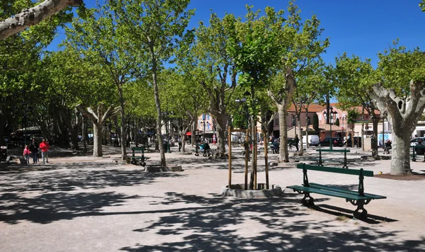 Saint Tropez; França - 18 de abril de 2016: pitoresca cidade velha em s — Fotografia de Stock