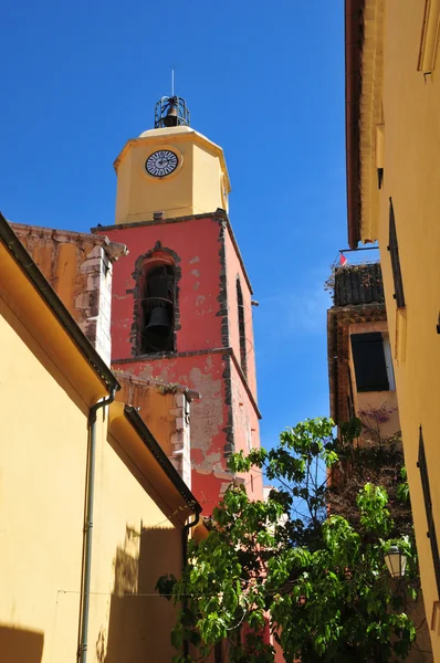 Saint Tropez; Francia - 18 de abril de 2016: iglesia — Foto de Stock