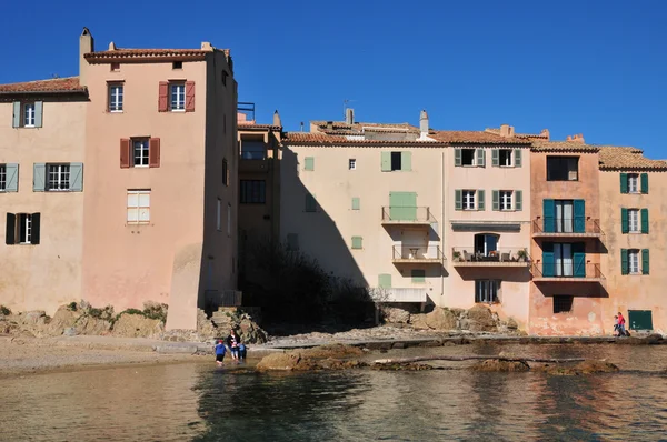Saint Tropez; Francie - 18 duben 2016: malebné staré město s — Stock fotografie