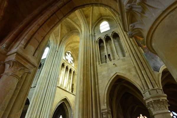 Triel sur Seine, Frankrijk - april 12 2016: Saint Martin Kerk — Stockfoto